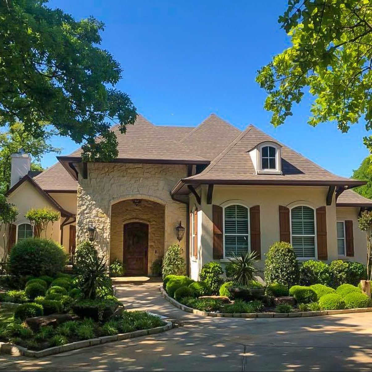 Exterior Home Painting in Arlington, Tx. By Johnson Home & Restore.